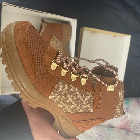 Micheal Kors Boot, Womens 6.5, New with Box, Never worn - Picture 2 of 3